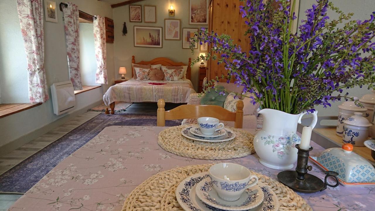 La Colline De Tilleul - Les Deux Puits - Cosy Cottage With Swimming Pool Near Aubeterre Saint-Romain  Exterior photo