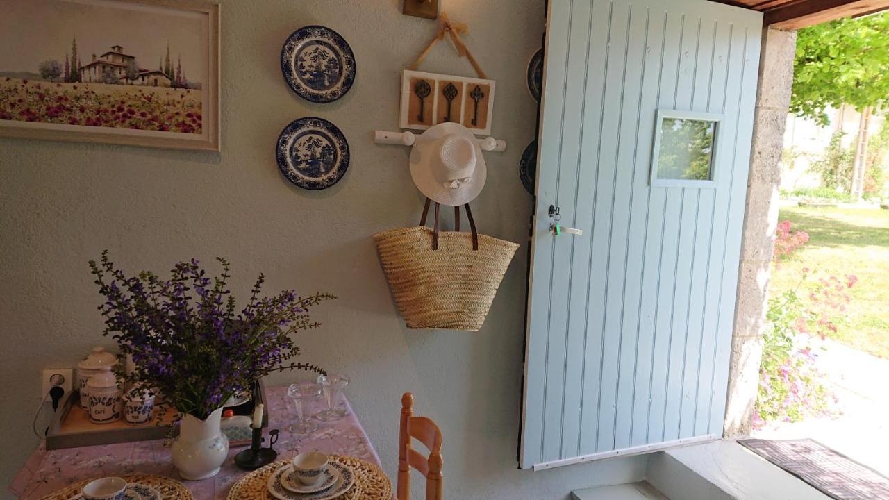 La Colline De Tilleul - Les Deux Puits - Cosy Cottage With Swimming Pool Near Aubeterre Saint-Romain  Exterior photo