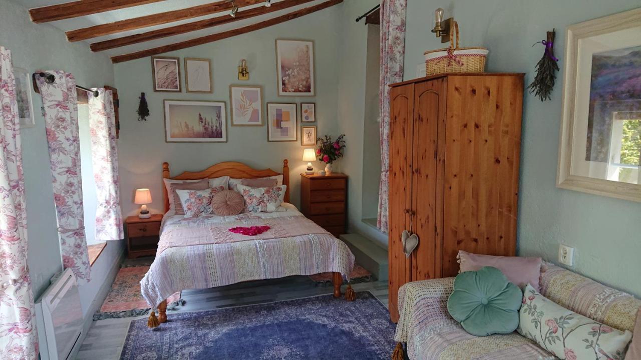 La Colline De Tilleul - Les Deux Puits - Cosy Cottage With Swimming Pool Near Aubeterre Saint-Romain  Exterior photo